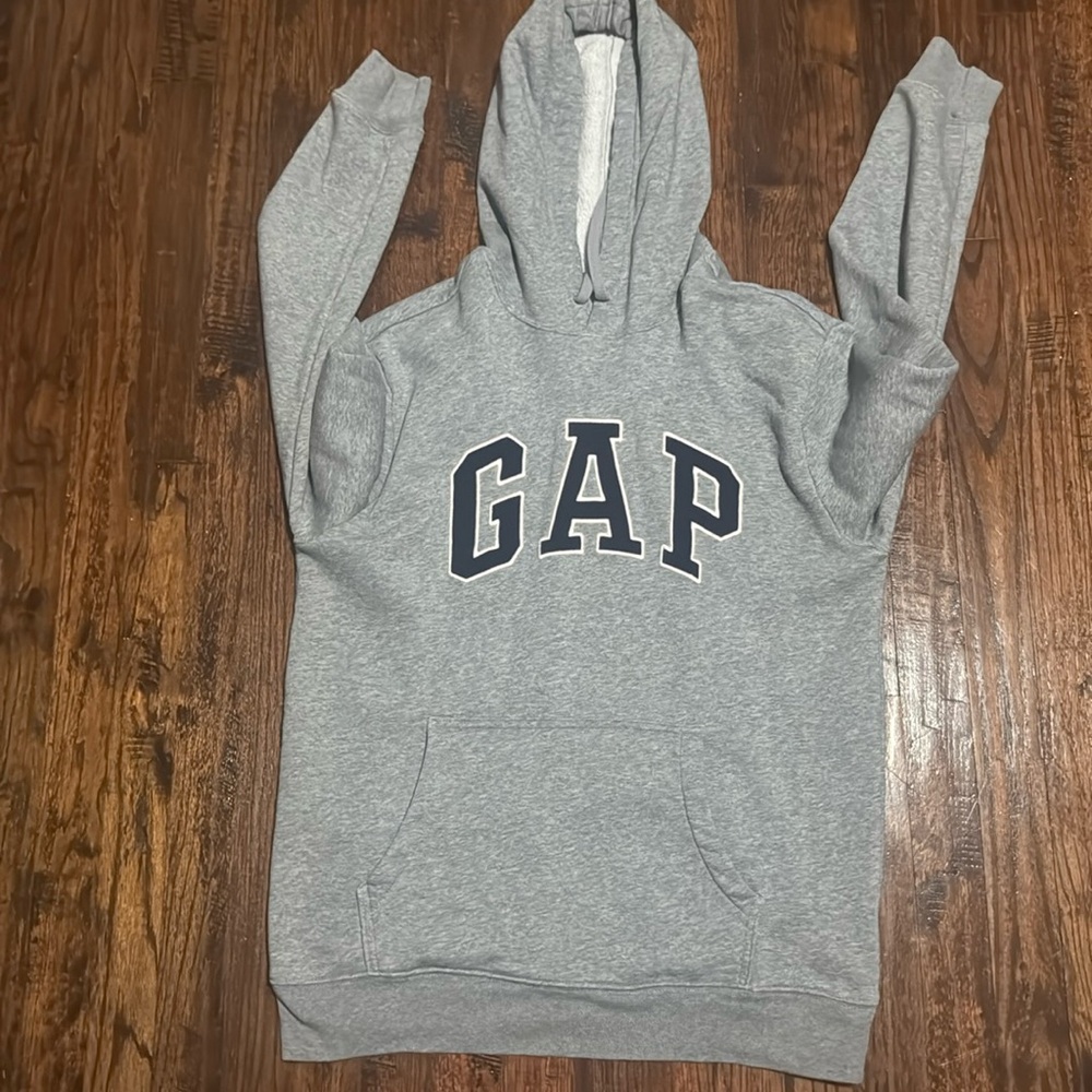 Medium gray gap